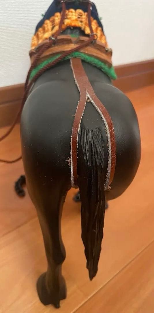 北海道農耕馬・菅野秀雄作・限定モデル・干支・馬置物・木製置物 布製装飾付き