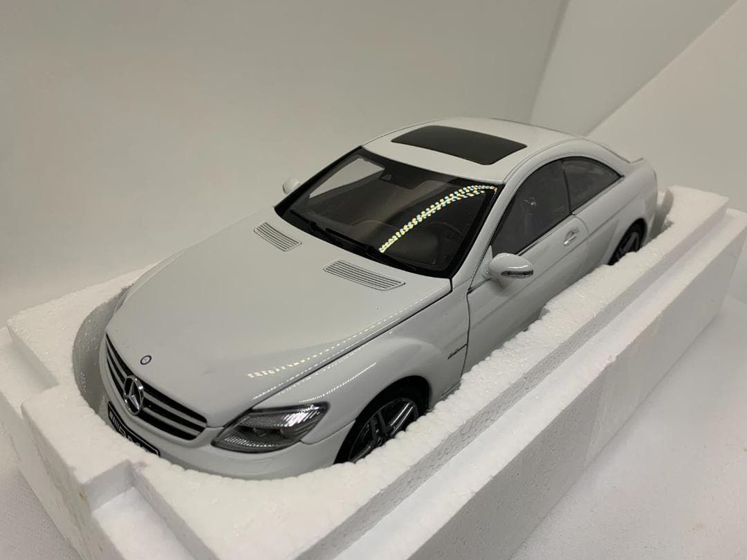 Aa 1/18 メルセデスベンツ CL63 AMG White