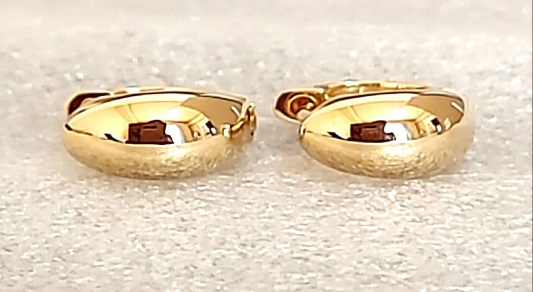 Carat(キャラット) K18 中折れ式フープピアス(10㎜スピンドル)