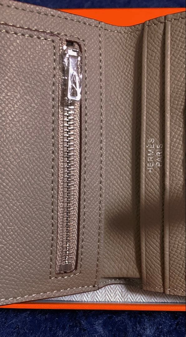 yuka　本革　２つ折り財布