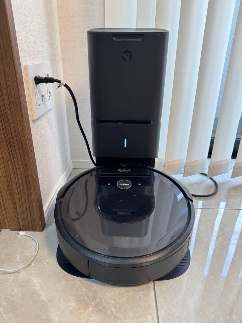 k*0様 Roomba i7 黒色 自動充電ドック付き