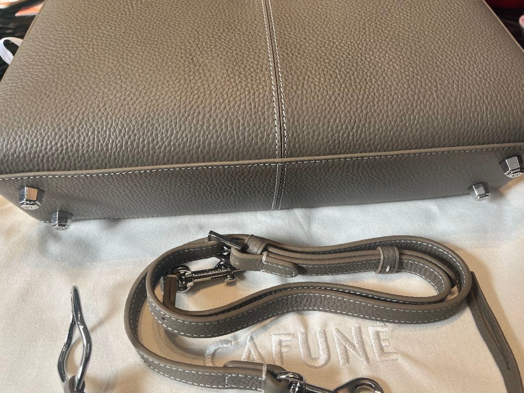 新品ほぼ ショルダーバッグ ハンドバッグ レザー　スタンスバッグ