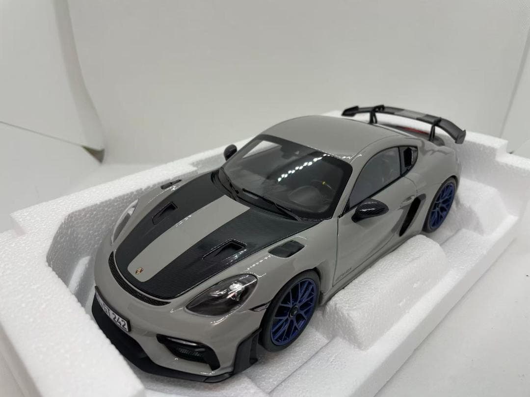 304-051 ノレブ 1/18 ポルシェ Cayman GT4 RS 2023