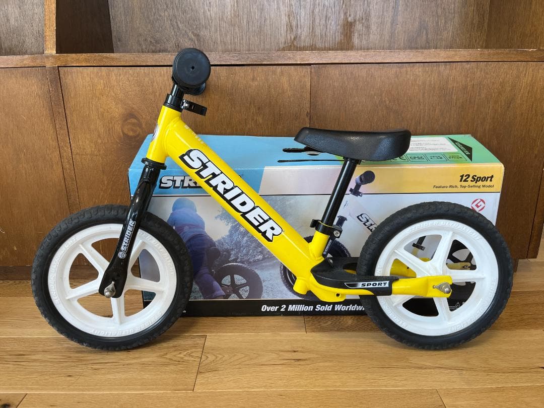 ストライダー スポーツモデル イエロー カスタムホイール ホワイト 新品タイヤ付