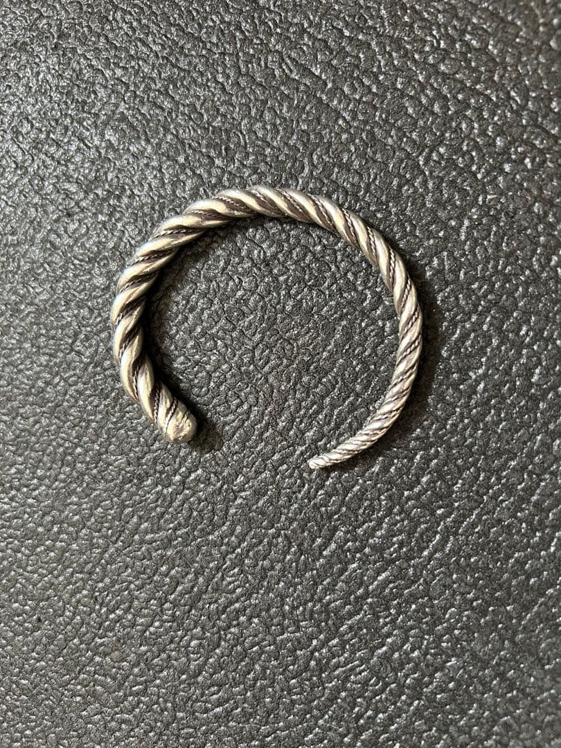 シュガーヒル　SUGARHILL TRI-CRESENDO BANGLE