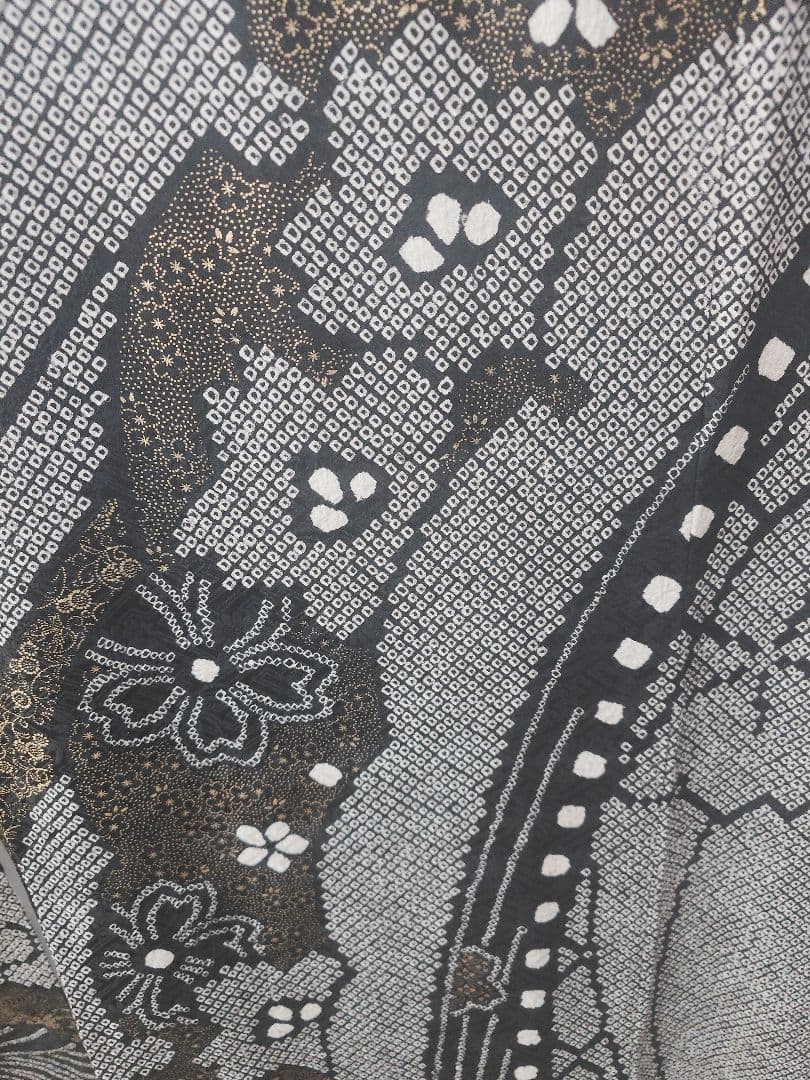 振袖黒白花柄総絞り