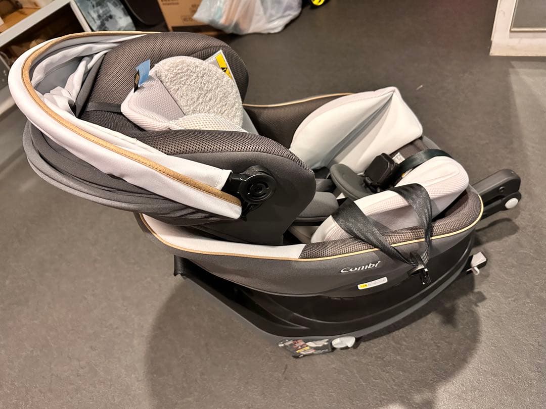Combi ベビーシート グレー ほぼ未使用