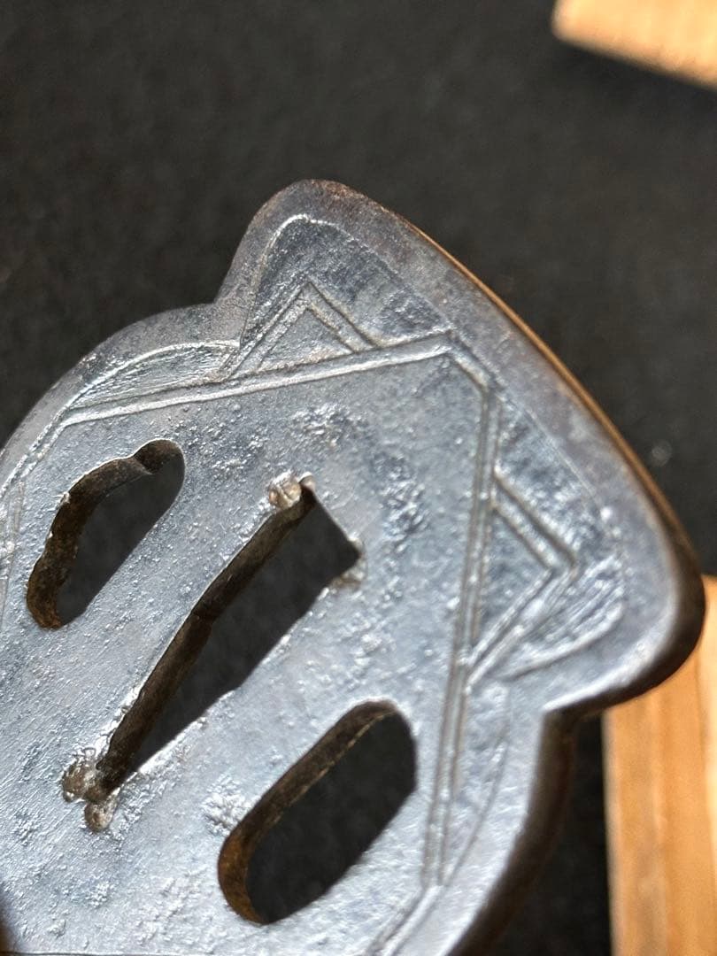 古美術　鉄地刀鍔　古刀剣装具　　時代物　25CB