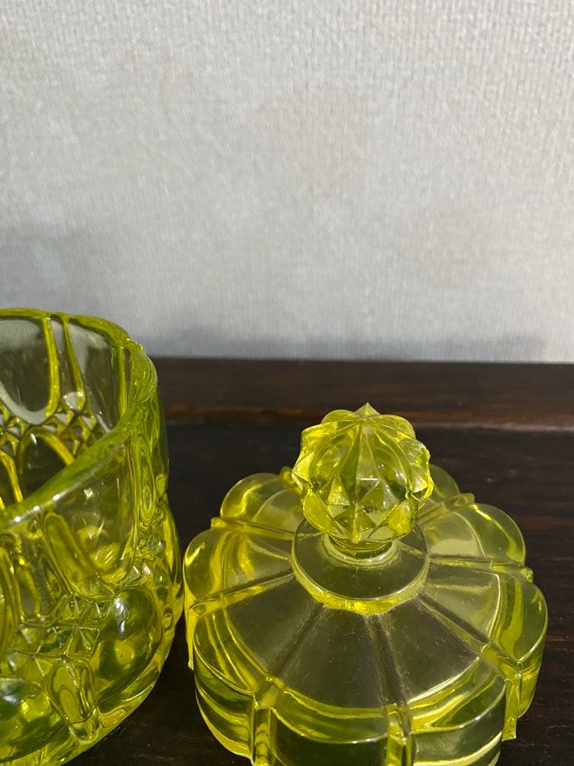 ベルギー　アンティーク　ヴァルサンランベール　ウランガラス　小物入れ