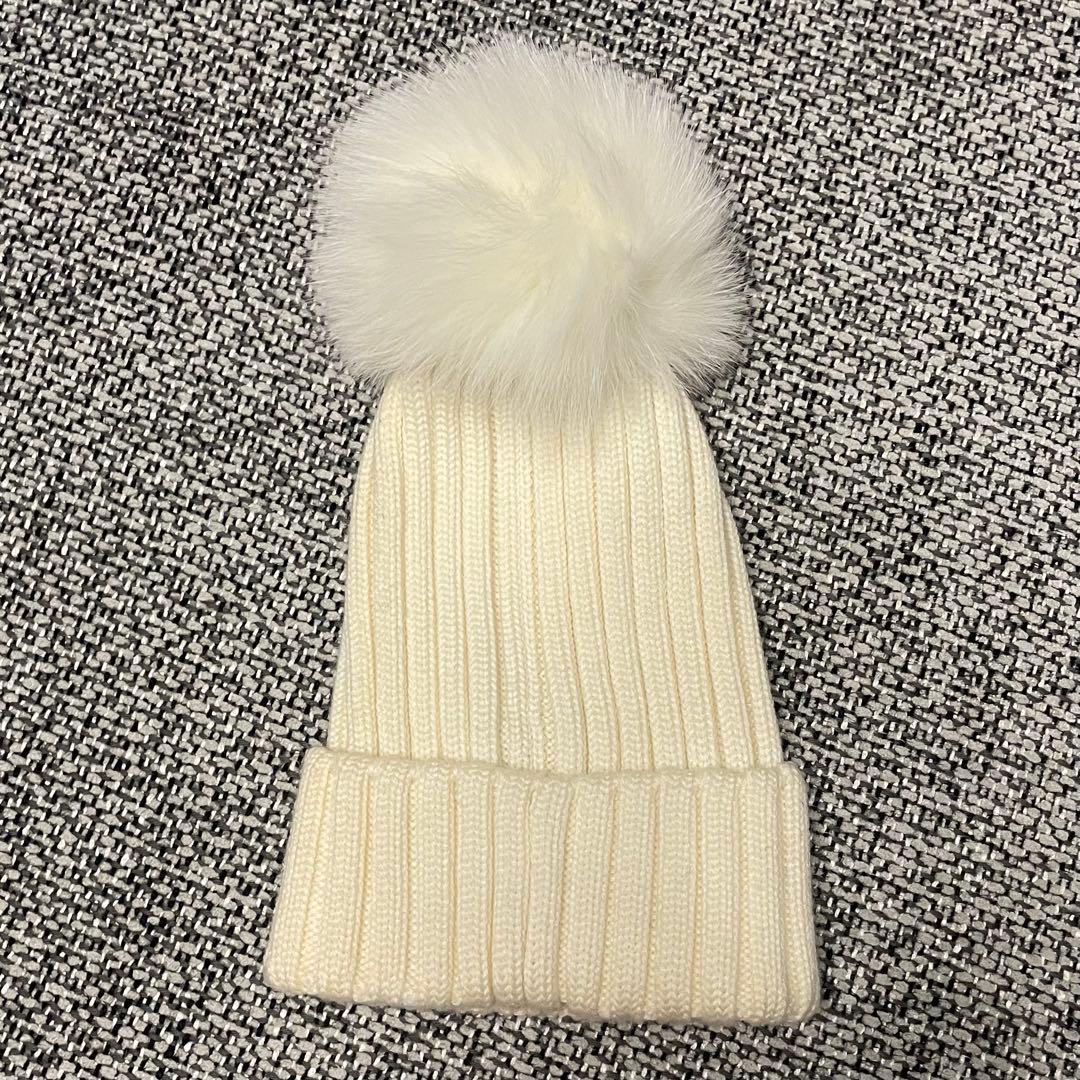 モンクレール ニット帽 白