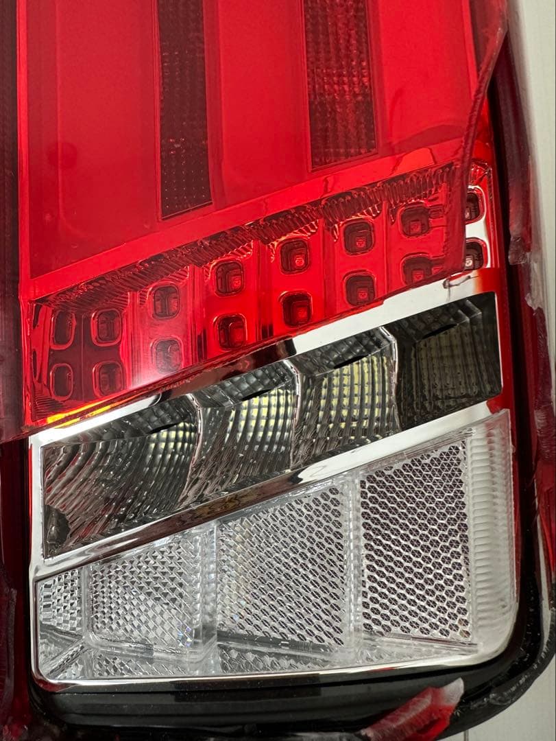 valenti 200系ハイエース　JEWEL LEDテールランプ