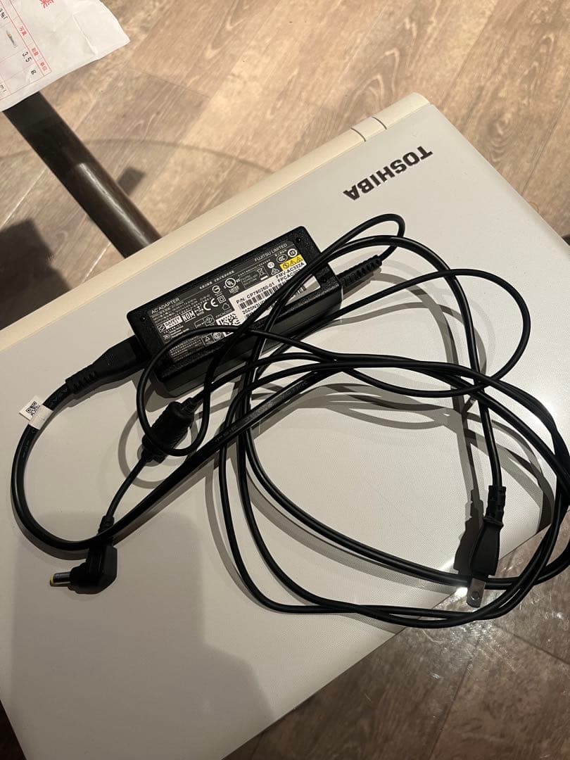 TOSHIBA ノートPC ホワイト ACアダプター付き