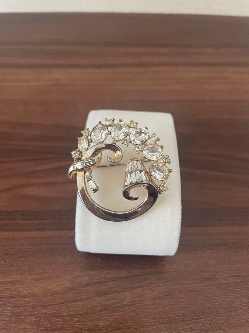 希少　トリファリ　TRIFARI PAT PEND サークル　ブローチ ゴールド