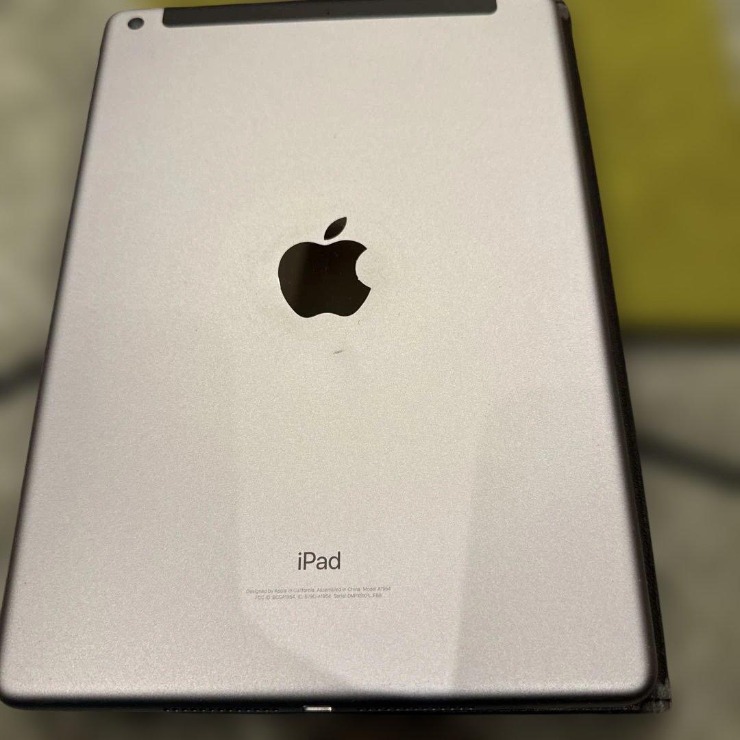 iPad6世代　32G SIMフリー