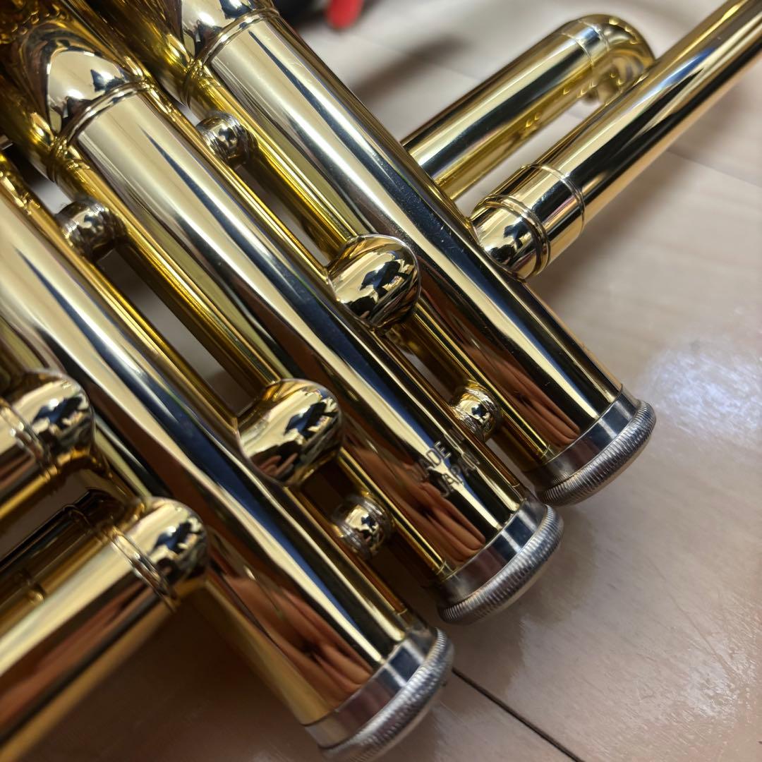 Yamaha YTR1335ゴールドトランペット 本体と付属品
