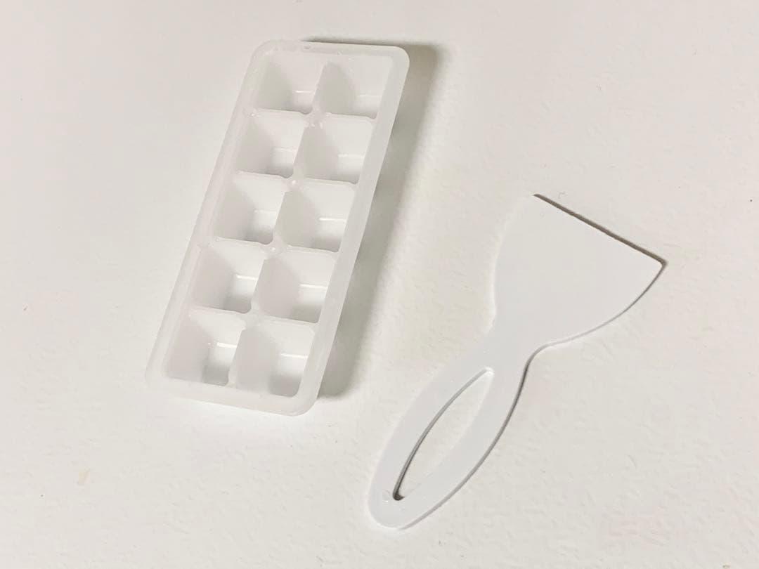 山善　冷蔵庫 92L 右開き YFR-90(W) 1ドア 小型 製氷スペース付き