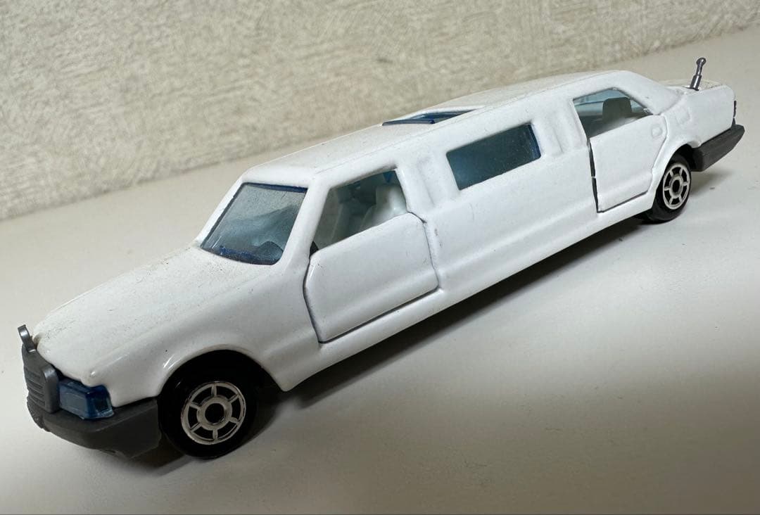 ミニカー MAJORETE LIMOUSINE MERCEDES ECH 1/58