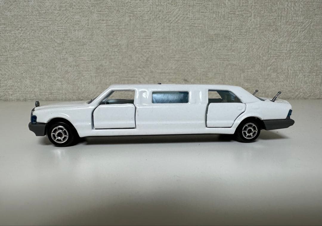 ミニカー MAJORETE LIMOUSINE MERCEDES ECH 1/58