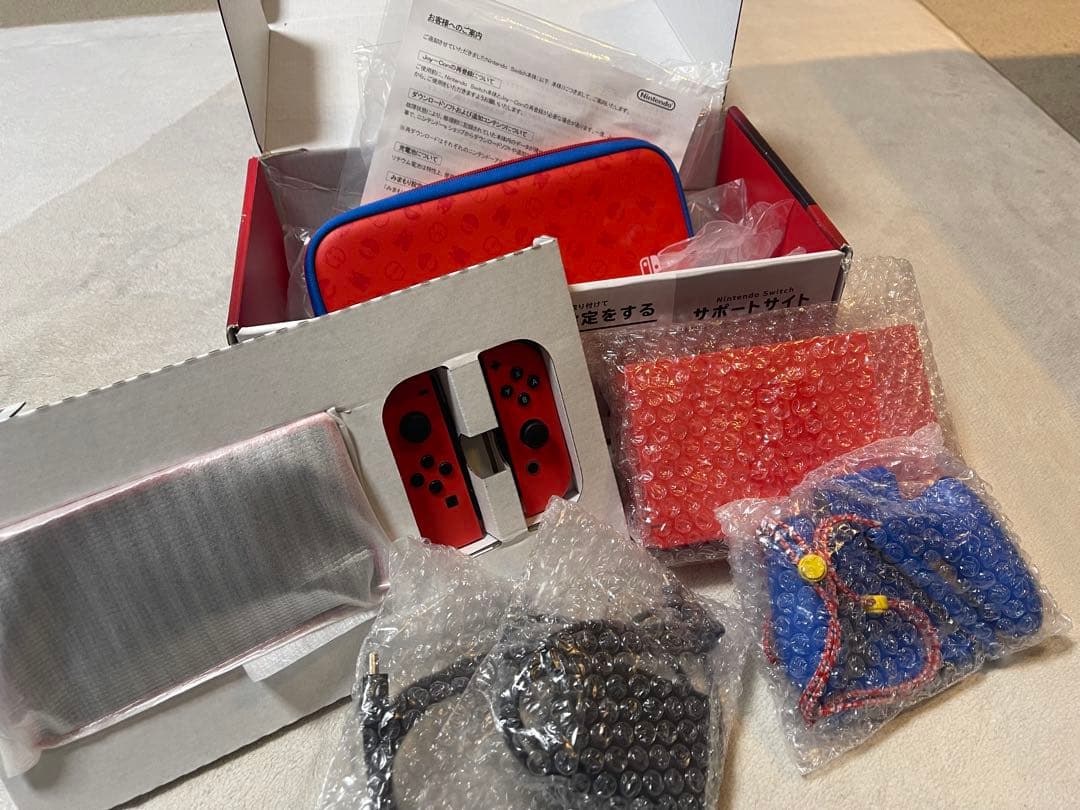 任天堂　Switch 本体 ＆限定品ケース、Micro SDカード付　箱あり