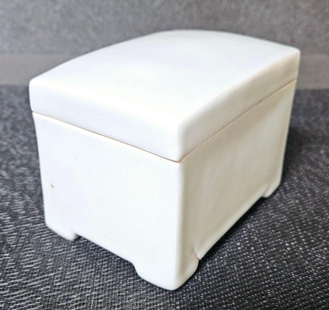 名工】瀧田項一作　白磁　小箱　香炉　香合　小物入れ　【師　富本憲吉　濱田庄司