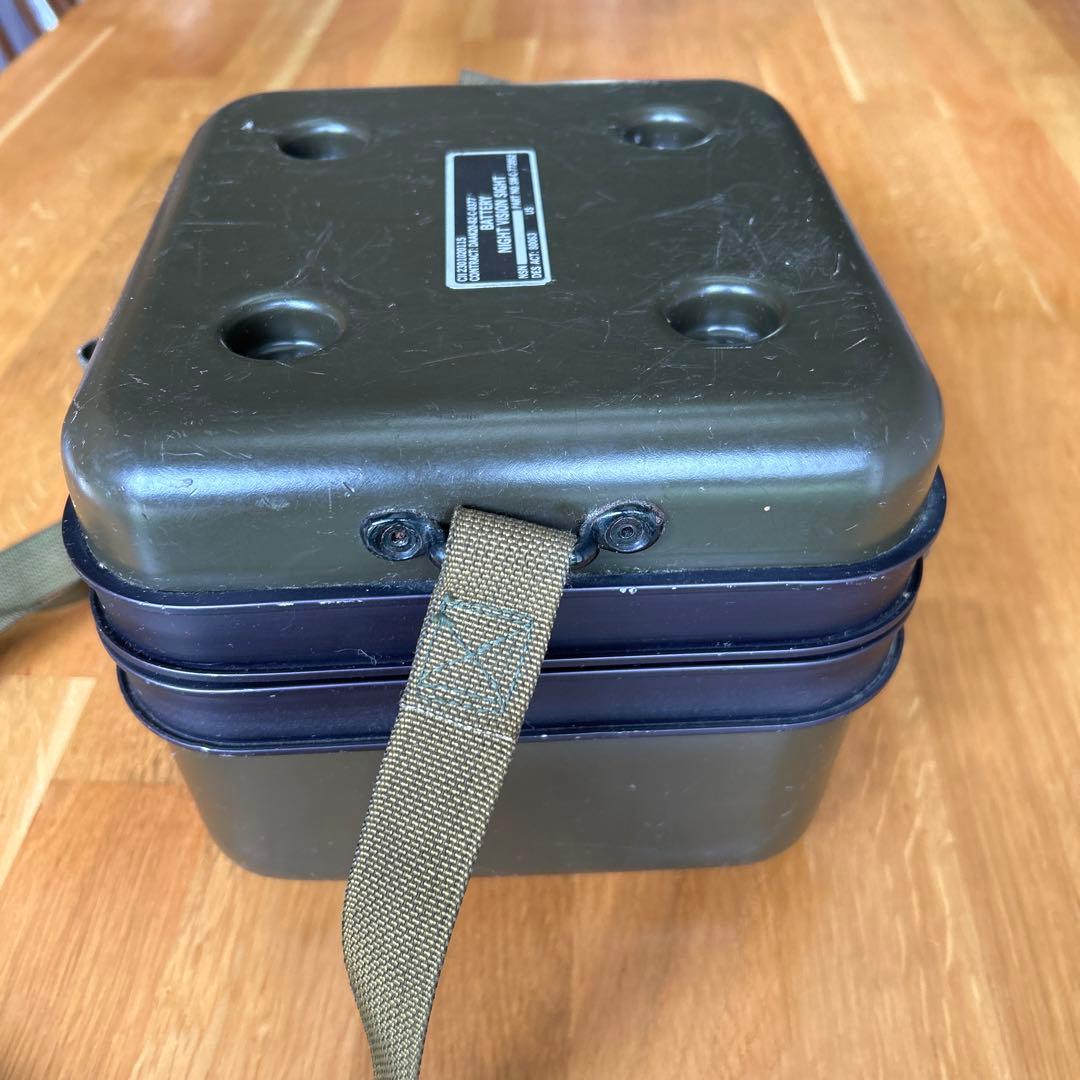 米軍放出品　ミリタリーボックス　ナイトヴィジョン　バッテリーケース