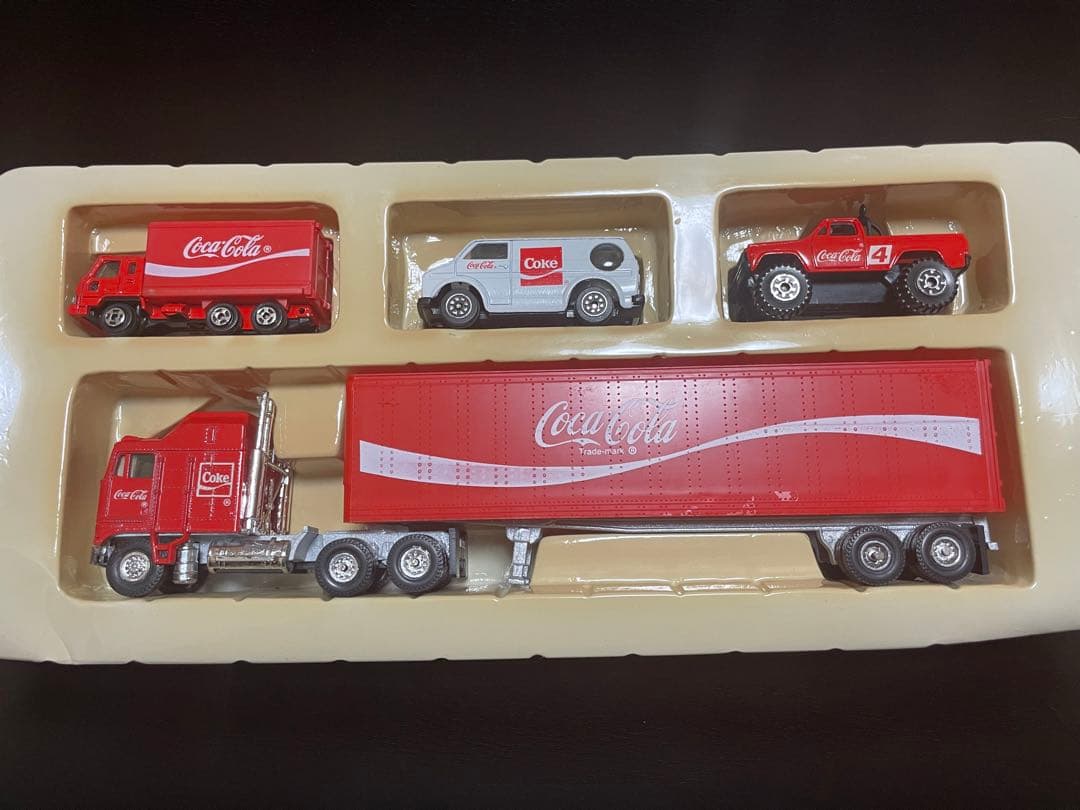 コカコーラ ダイキャストメタル 4PIECE TRUCK SET