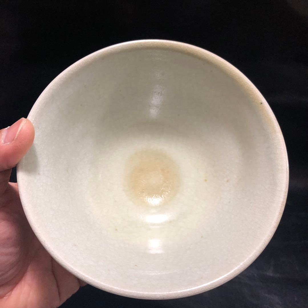 究極の美◼️蔵から吸い込まれる様な美しい白い抹茶茶碗が出てきました。茶道具、花道具