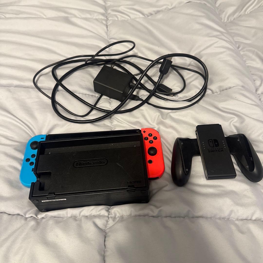 Nintendo Switch 本体 青/赤ジョイコン　箱無し