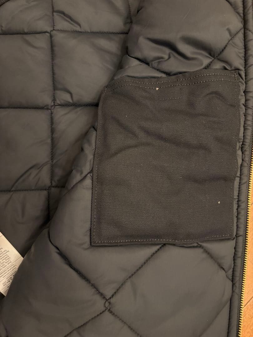 カーハート　ダックベストL 2025年12月購入試着後洗濯試着のみ　黒　美品