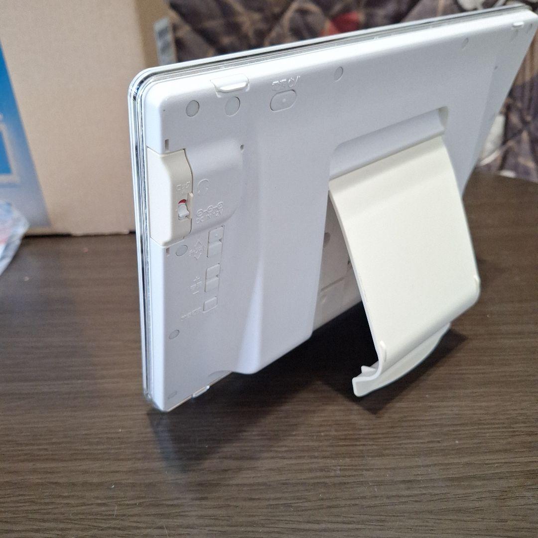 Panasonic プライベートビエラ　ポータブルテレビ　UN-10E7-W