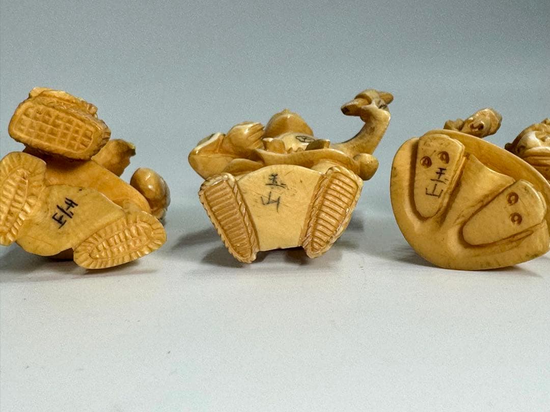 時代【 玉山 】造 細密彫刻 天然素材 牙 根付 からくり顔 僧侶他８体まとめて