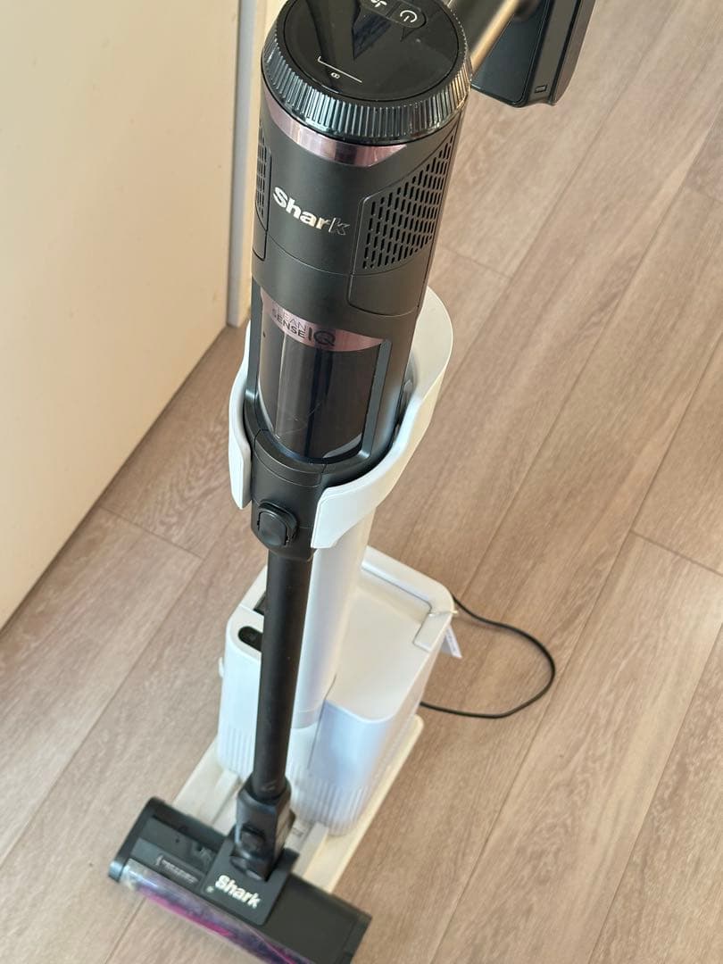 【美品・清掃済】Shark シャーク 高性能コードレス掃除機 IW3145J