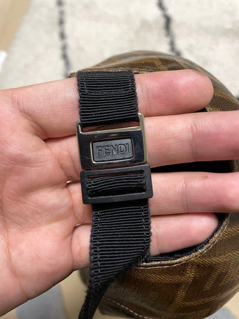 FENDI ブラウンキャップ レザー