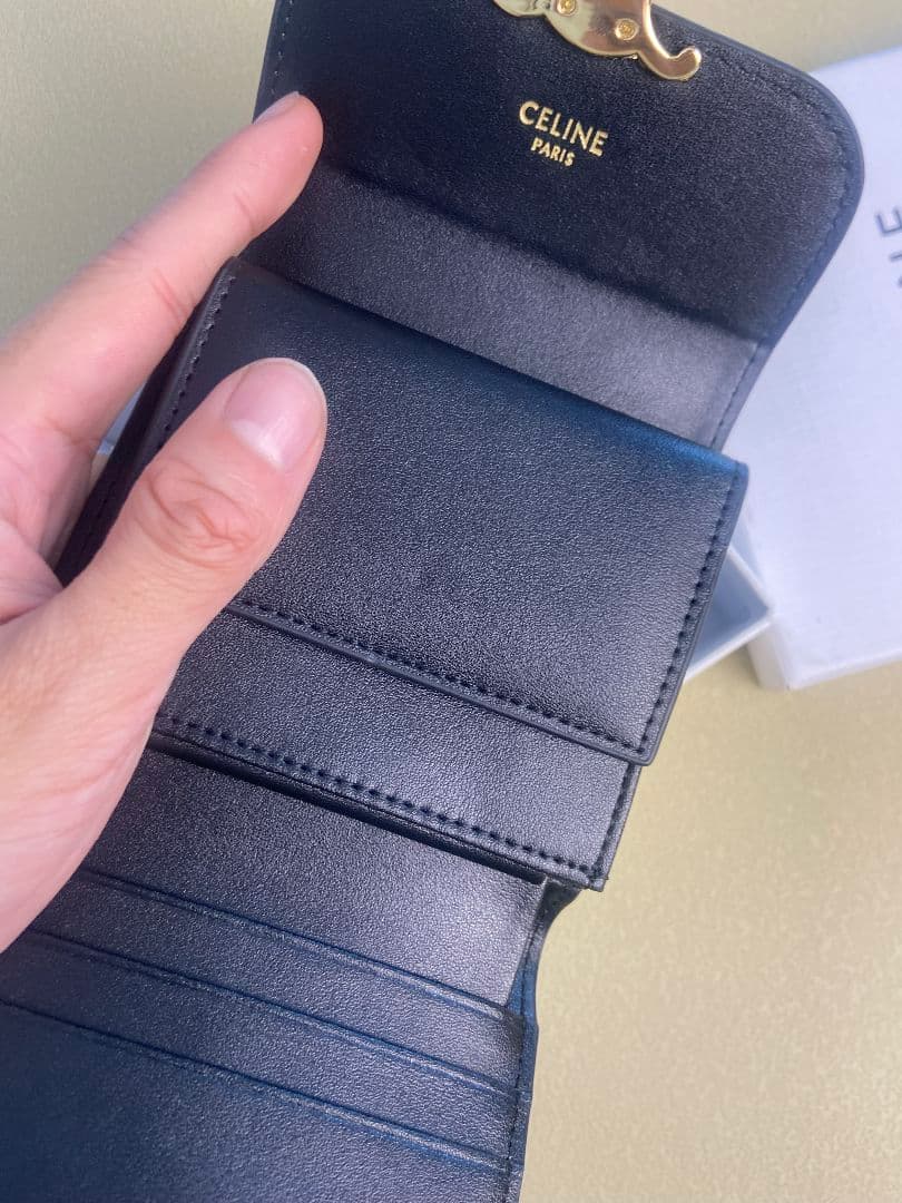 CELINE ブラック レザー 三つ折り財布（ゴールドロゴ付き）