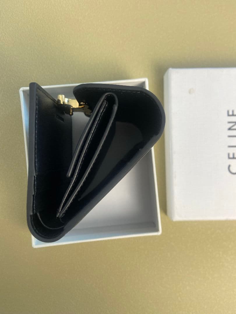 CELINE ブラック レザー 三つ折り財布（ゴールドロゴ付き）