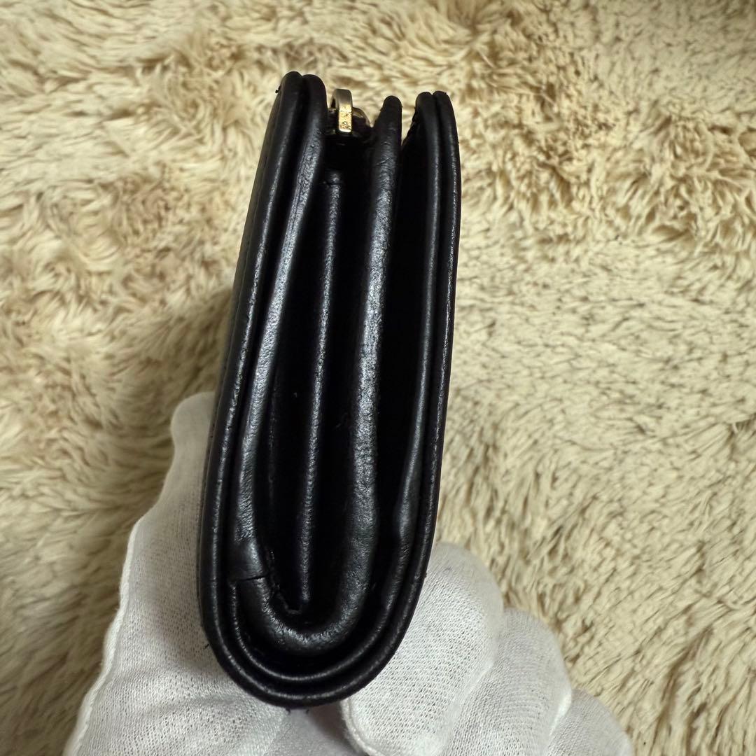 ✨美品✨プラダ　折りたたみ財布　レザー　金具　黒