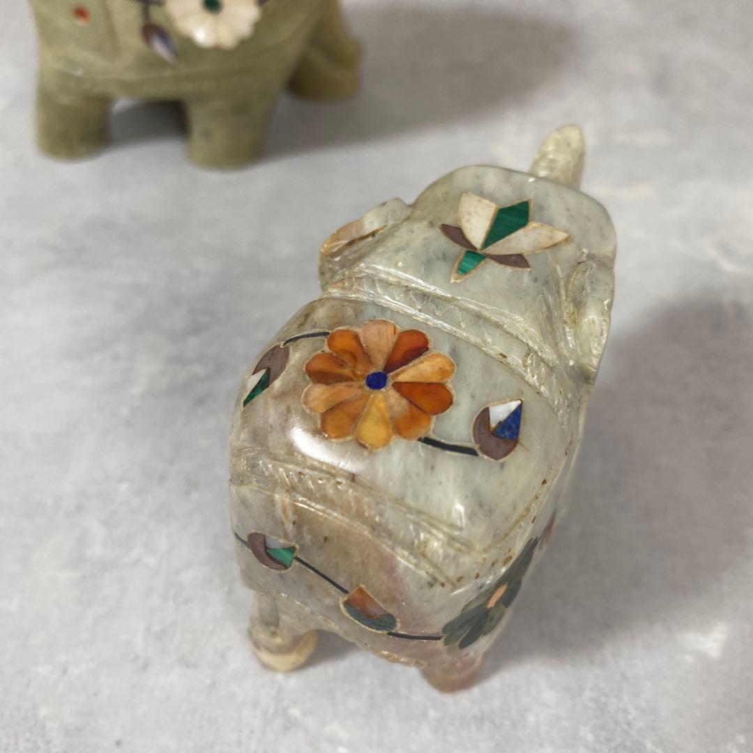 インド工芸品　天然石　花柄　象の置物　大中小3点　縁起物
