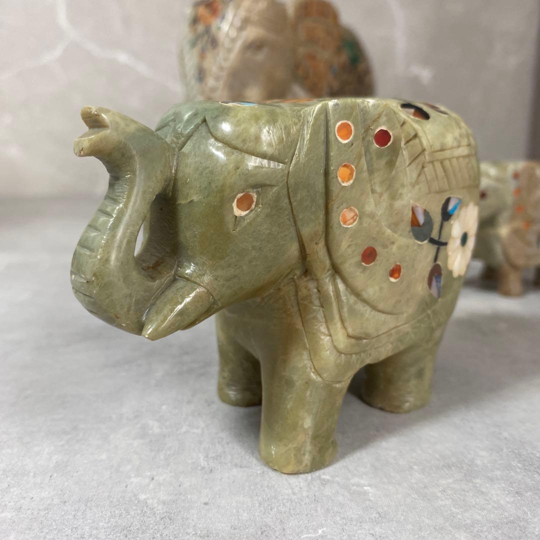 インド工芸品　天然石　花柄　象の置物　大中小3点　縁起物