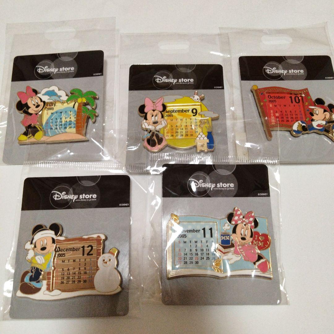 ディズニー　ミッキー・ミニー　2005 カレンダーピンバッジセット