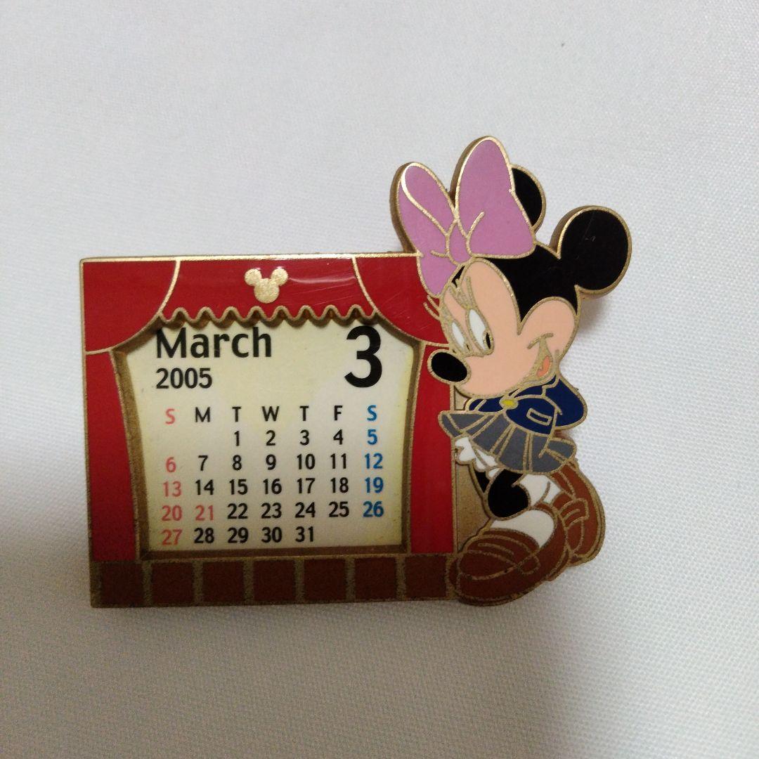 ディズニー　ミッキー・ミニー　2005 カレンダーピンバッジセット