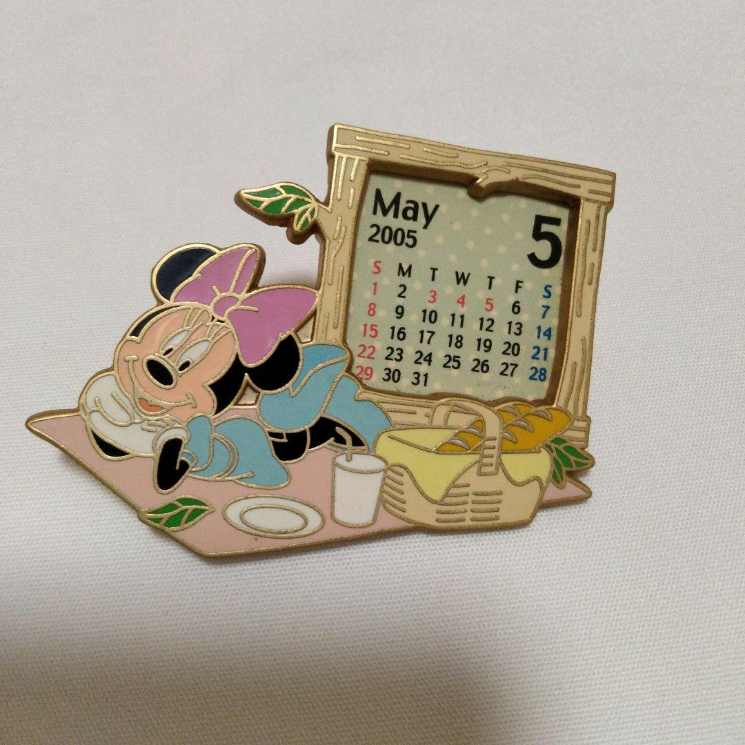 ディズニー　ミッキー・ミニー　2005 カレンダーピンバッジセット