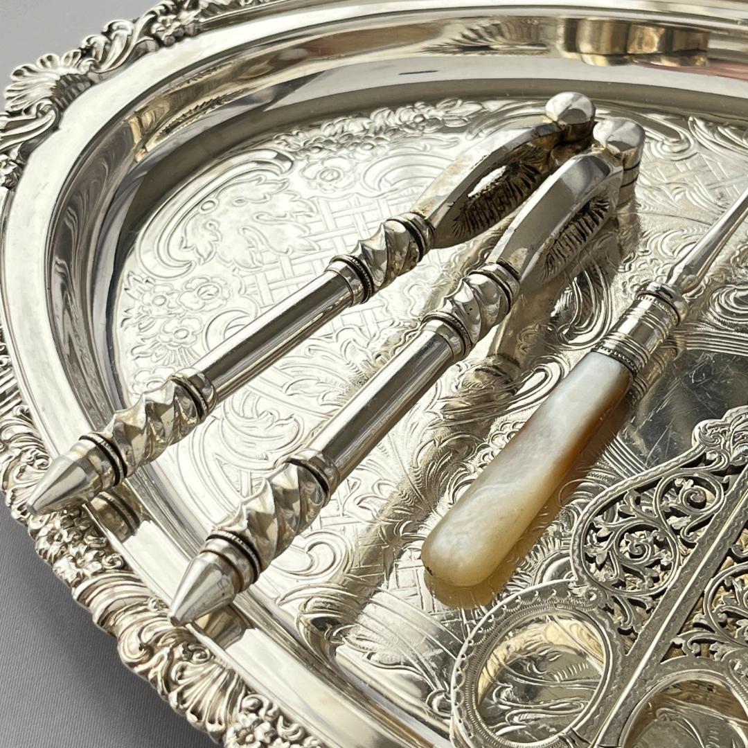 【英国】 グレープシザー / ナッツクラッカー / ピッカー【白蝶貝】