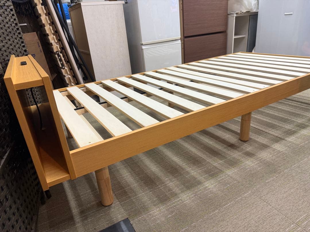 【美品】ニトリ　シングルサイズベッドフレーム　 棚付コンセント付き　STL NA