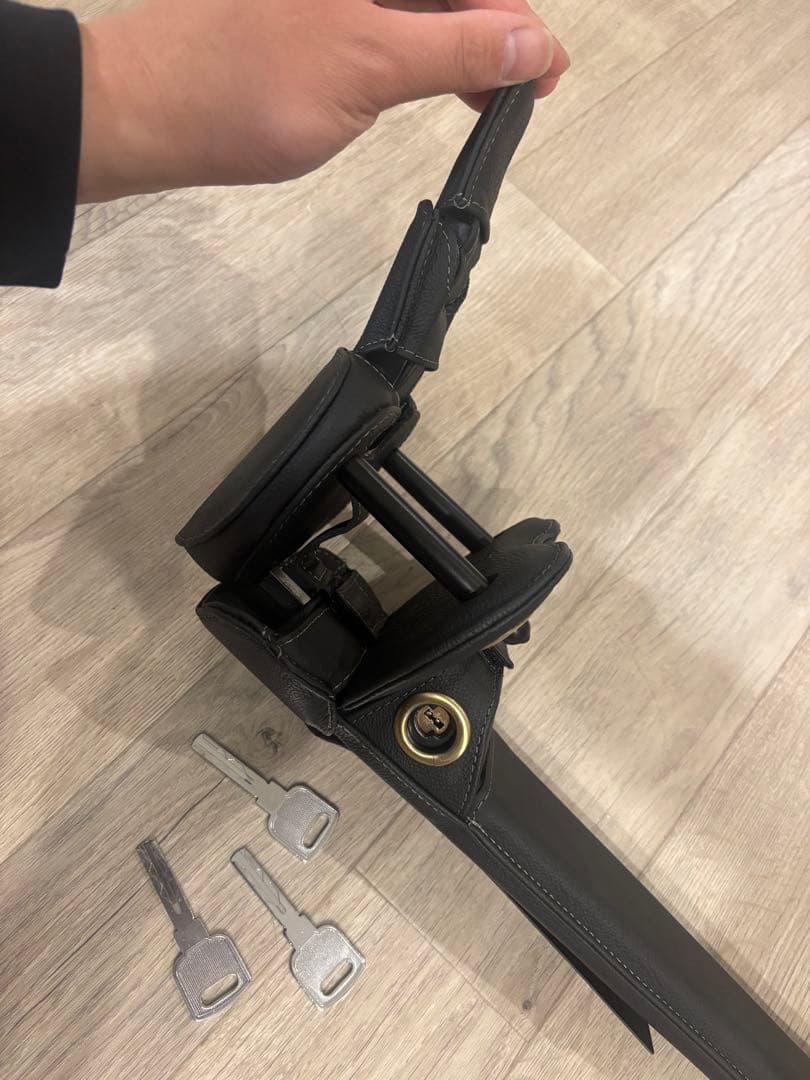 Tom's ステアリングロック