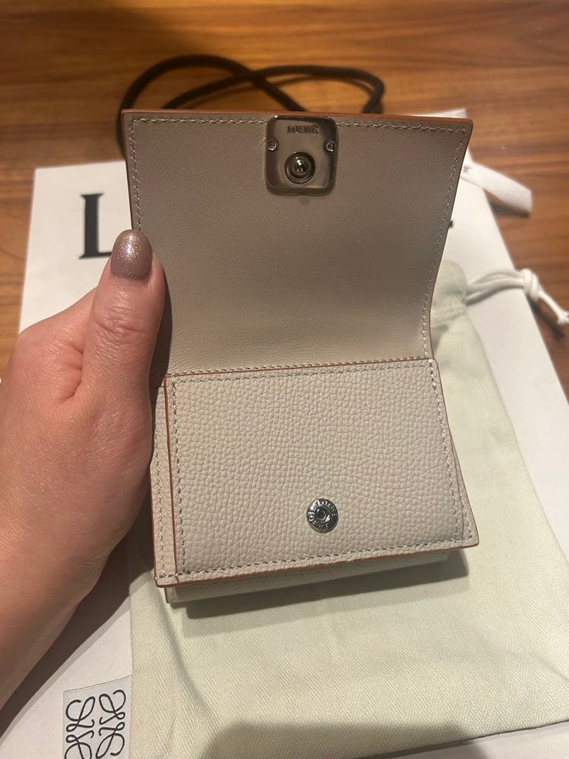 ロエベ お財布　新品未使用　タグ付き