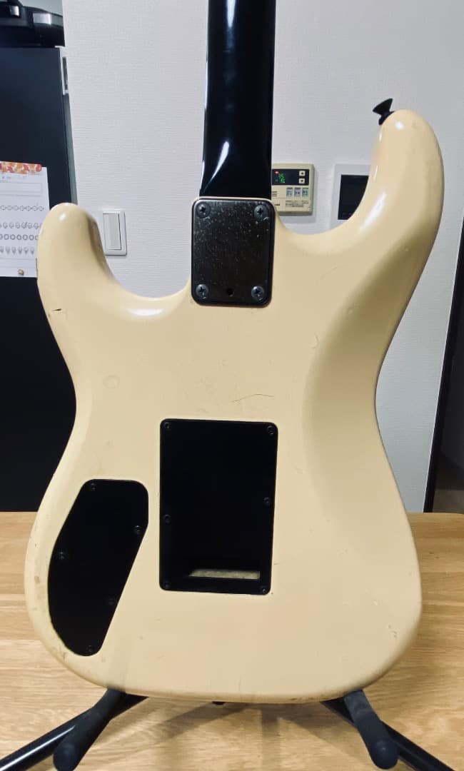 JUNK-FENDER HH E SERIAL 年1986