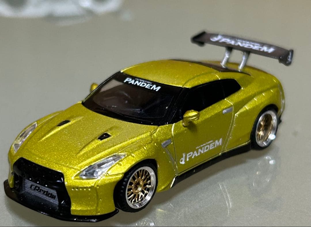 MINIGT 1/64 ニッサン GT-R R35 Pandem
