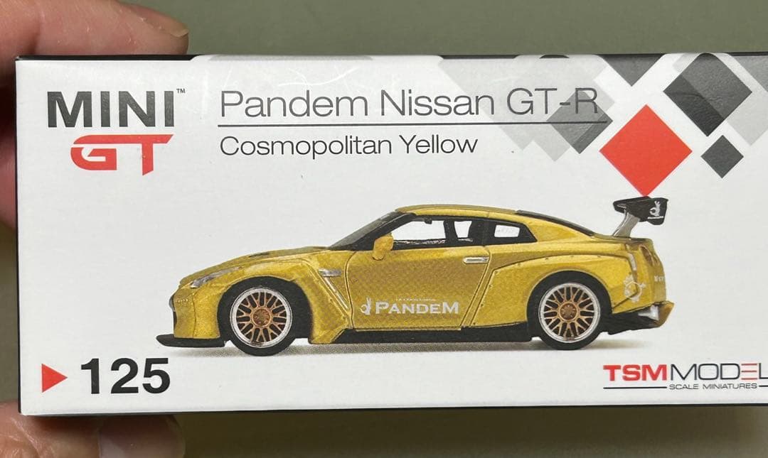 MINIGT 1/64 ニッサン GT-R R35 Pandem