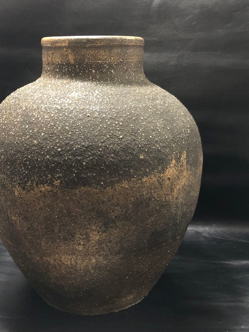 美しい古美術◾️蔵から釉薬のプチプチしたかなり雰囲気のある壺、壷、花瓶が出て来た。