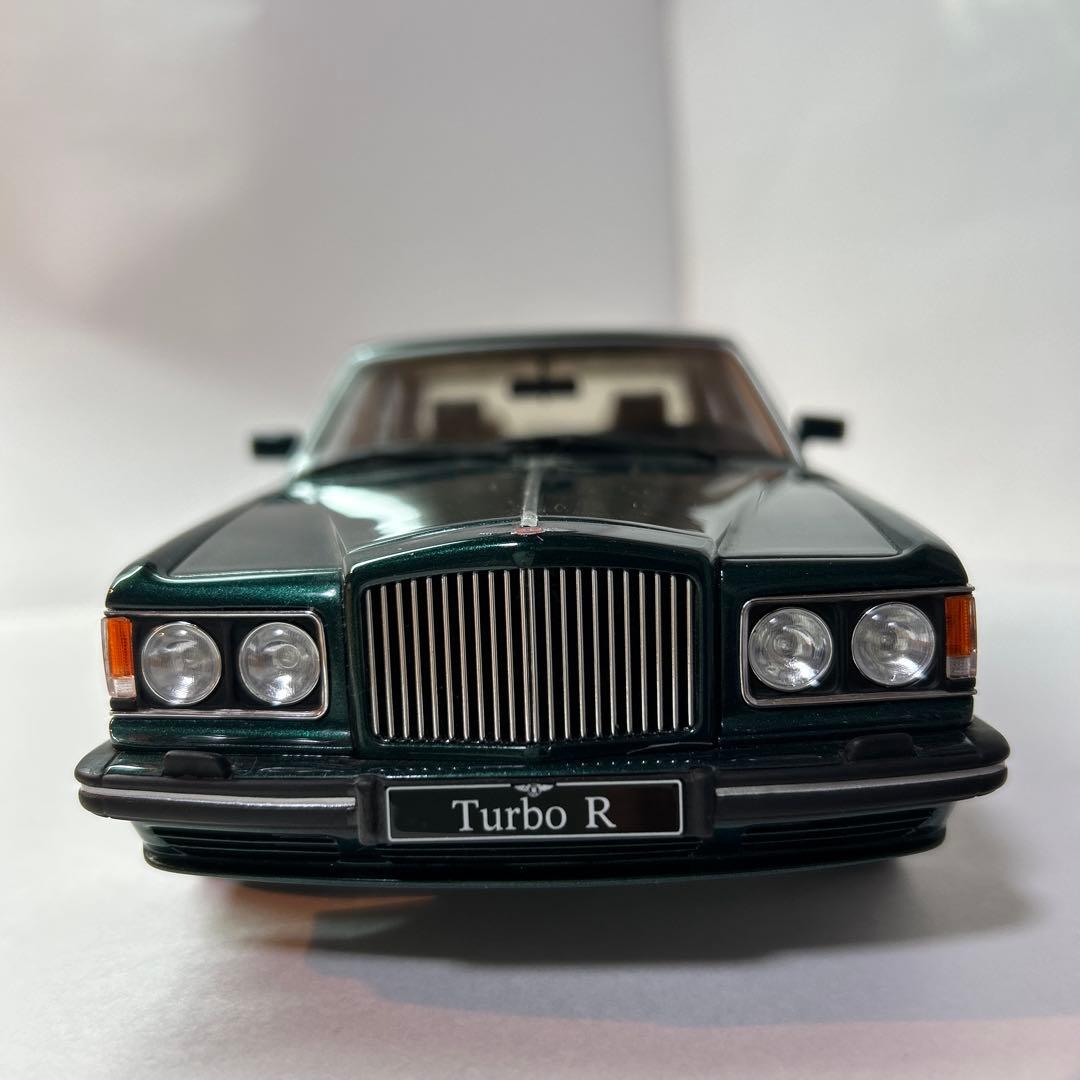 1/18 GTS ベントレーダーボー（ホォレストグリーン）